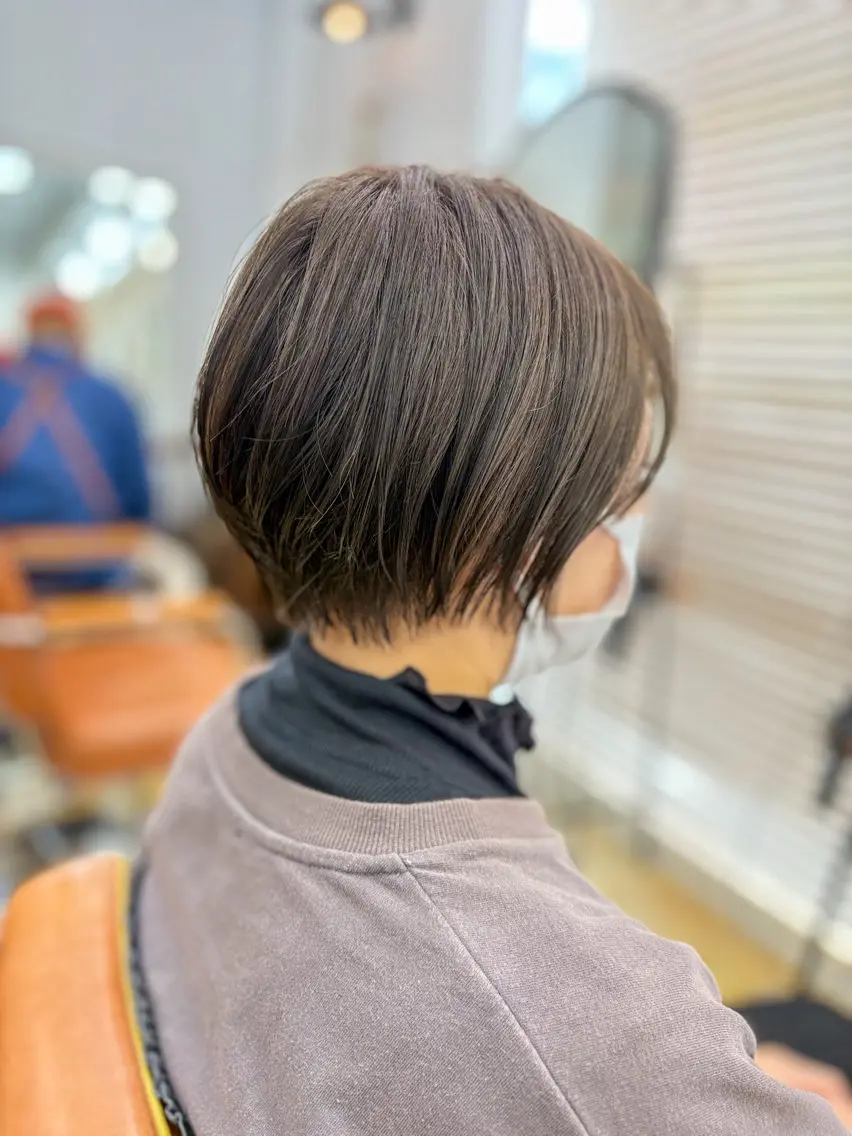 ショート カラー ショートボブ ベージュカラー オリーブベージュ ボブ ショートヘア 寺尾 加奈子のヘアスタイル