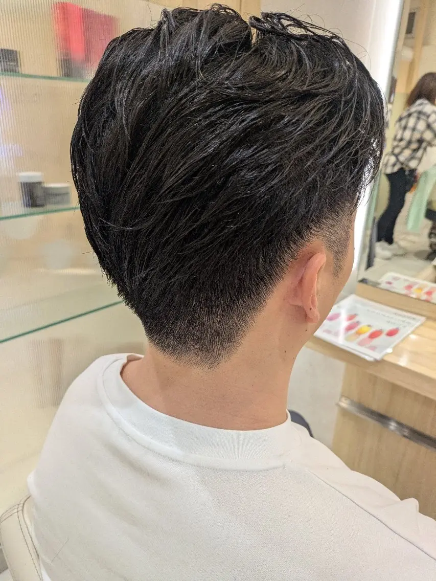 メンズ 刈り上げ 佐々木 萌のヘアスタイル
