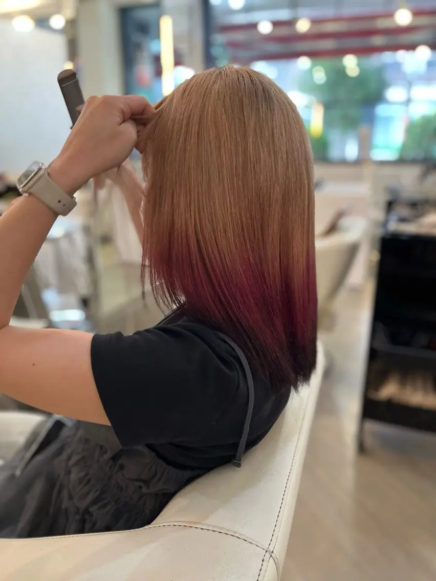 セミロング フルカワ リナのヘアスタイル