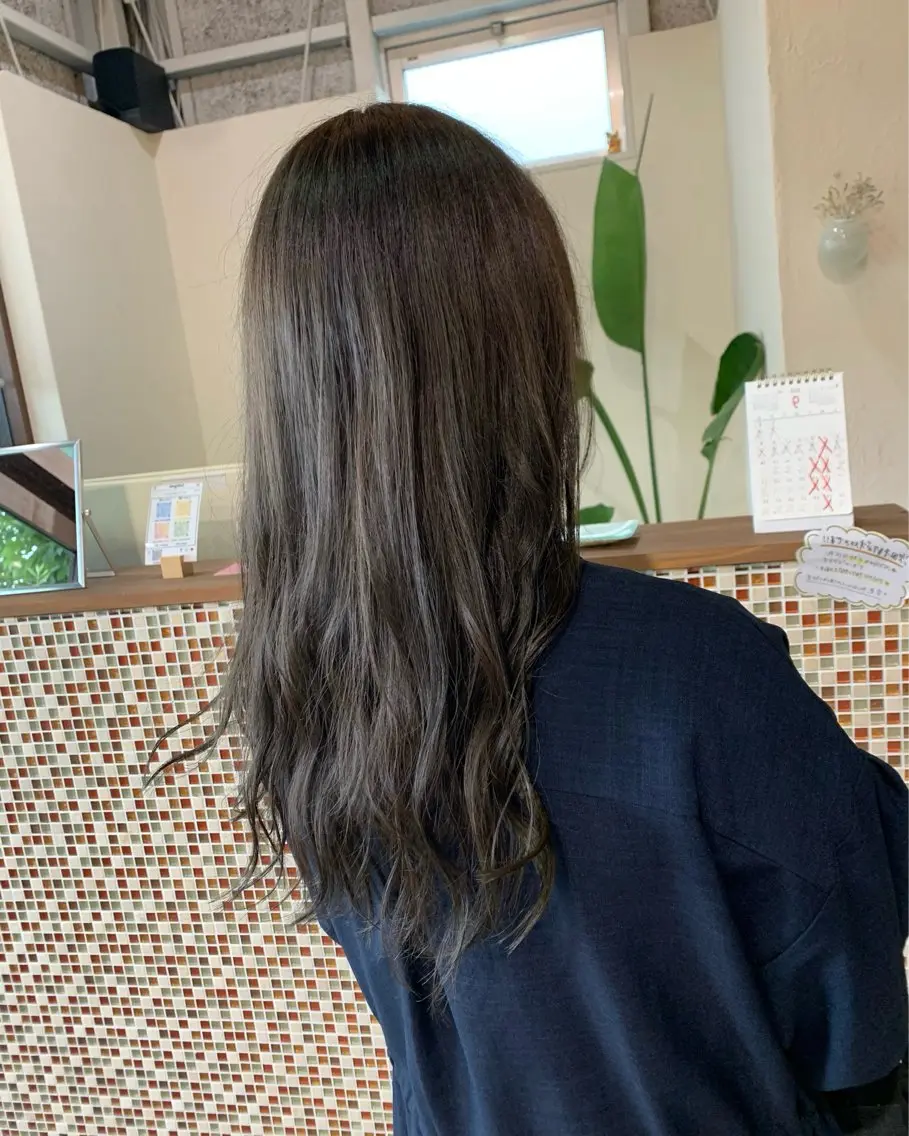 カラー アッシュ アッシュブラウン ブラウンカラー 礒谷 夏帆のヘアスタイル