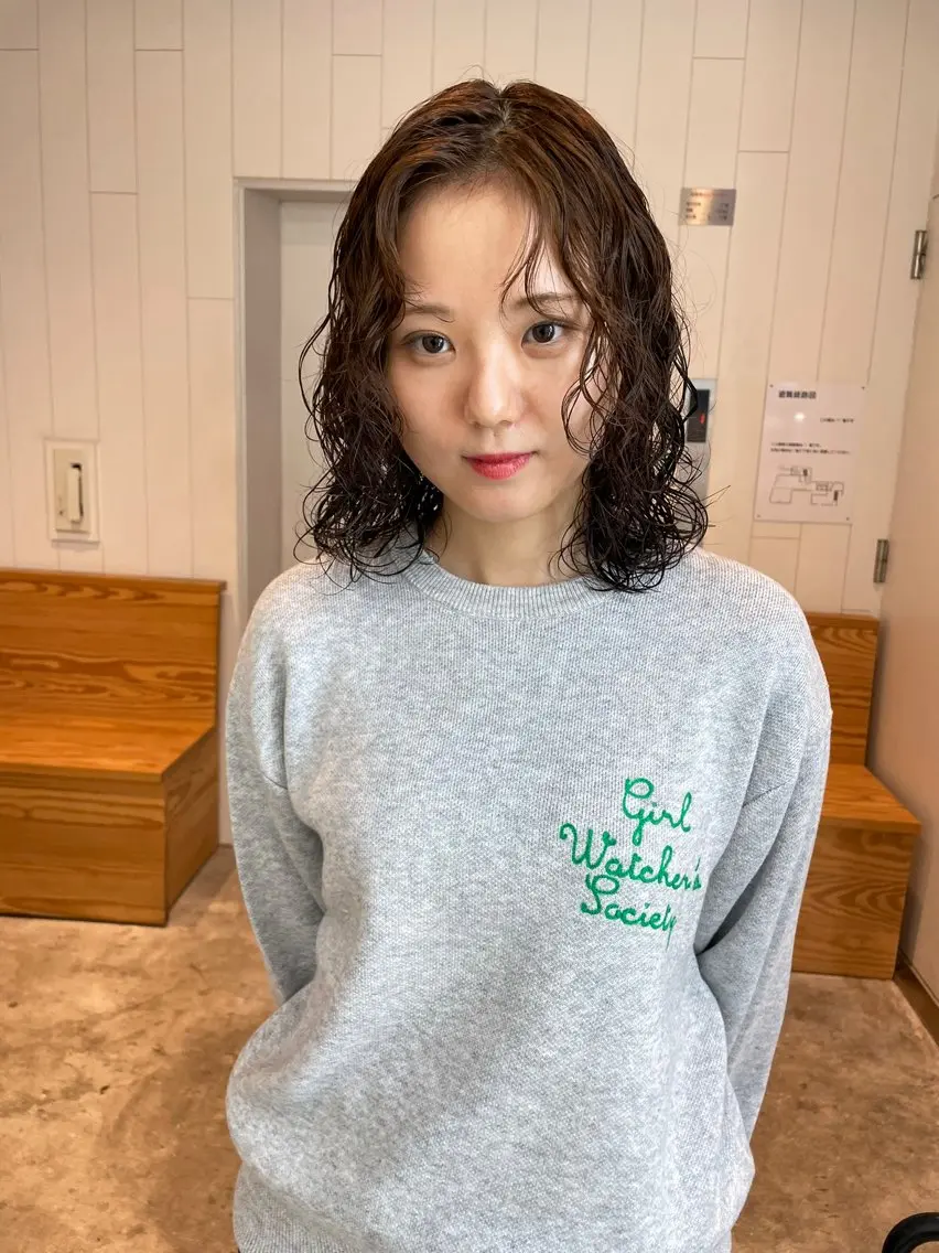 ミディアム カラー パーマ ミディアムレイヤー ミディアムパーマ レイヤーカット カット ヘアカラー パーマ トリートメント パーマ/パーマ落とし 【Kouta】のヘアスタイル