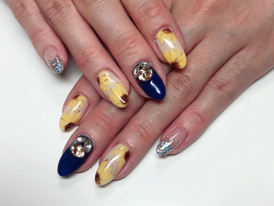 ネイル ストーンネイル EPICHA NAILのネイルデザイン