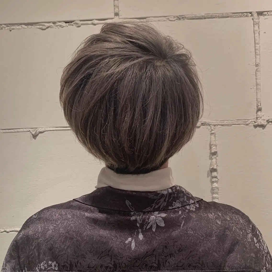 ショート カラー パーマ ヘアアレンジ メンズ キッズ ネイル マツエク・マツパ メンズブリーチ ブリーチ 透明感カラー シルバー シルバー sumina すみなのヘアスタイル
