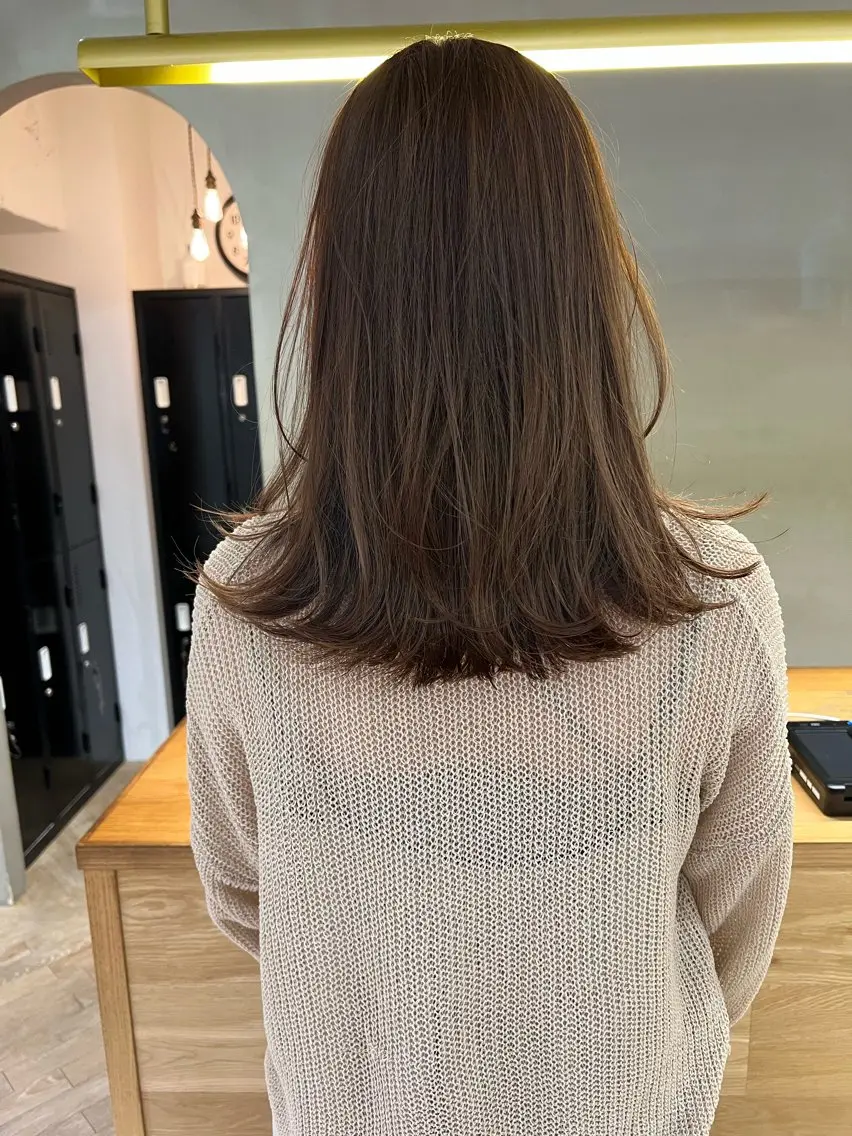 セミロング カット ヘアカラー トリートメント 似合わせレイヤー ＆縮毛矯正のヘアスタイル