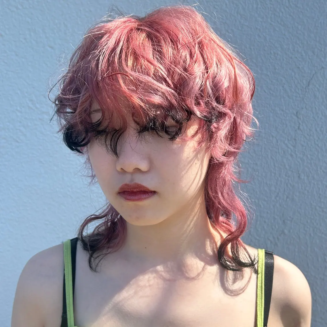 ミディアム カラー 黒髪 デザインカラー ピンクカラー 岡本 妃麗のヘアスタイル