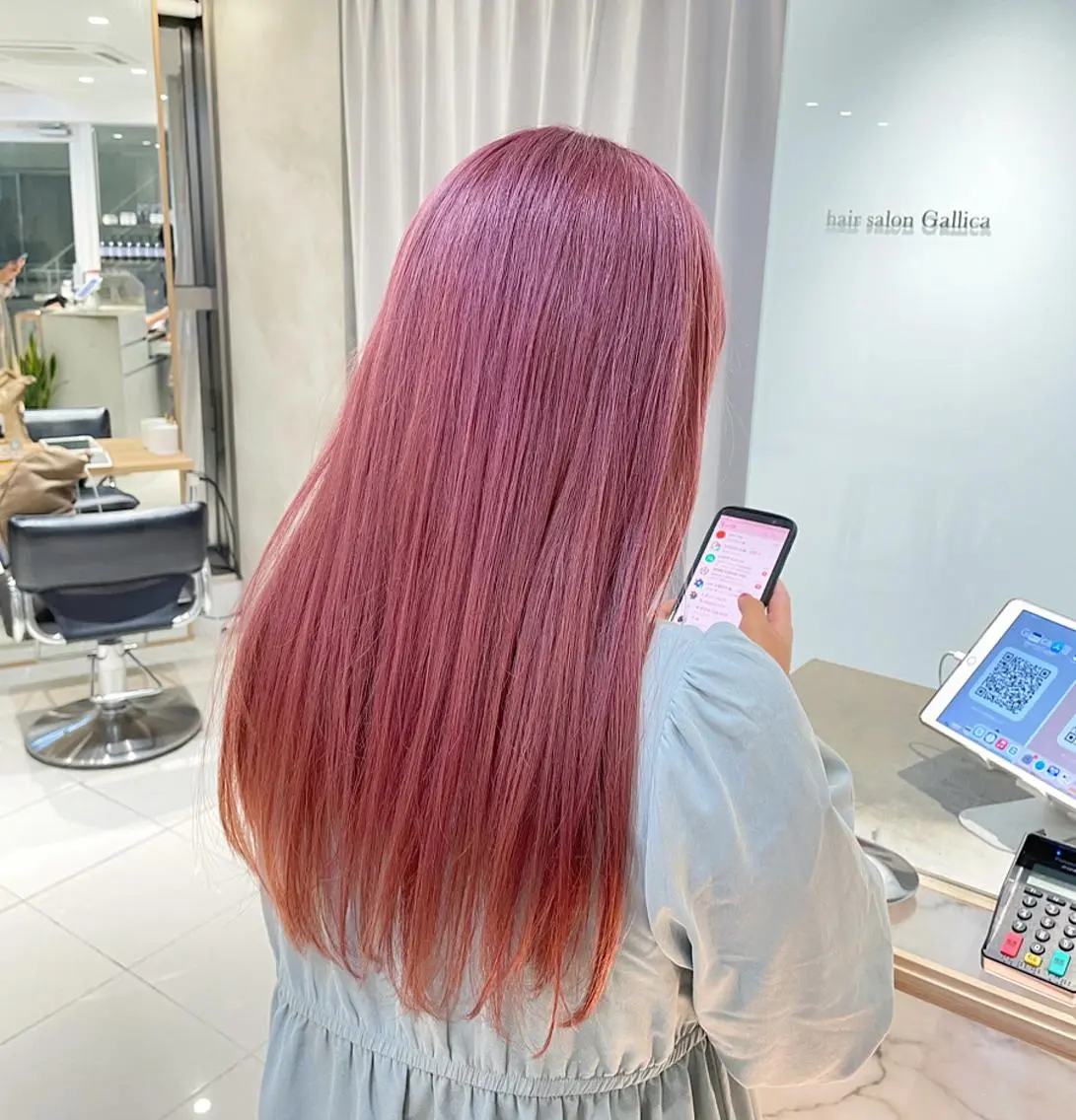 ロング カラー ヘアアレンジ アッシュ ピンクカラー ピンクアッシュ ヘアカラー トリートメント ヘッドスパ ヘアセット 艶カラー✨縮毛矯正✨ 翁長孝輔のヘアスタイル