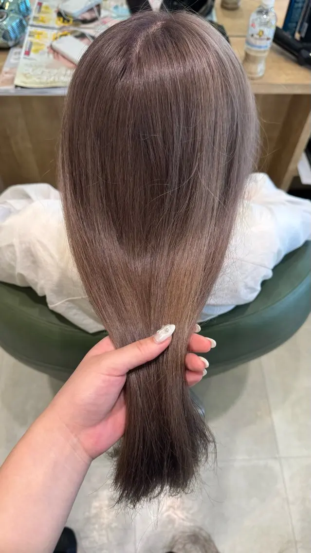 ロング カラー ベージュカラー ブリーチ ミルクティーベージュ ヘアカラー SARA高吉 華鈴のヘアスタイル