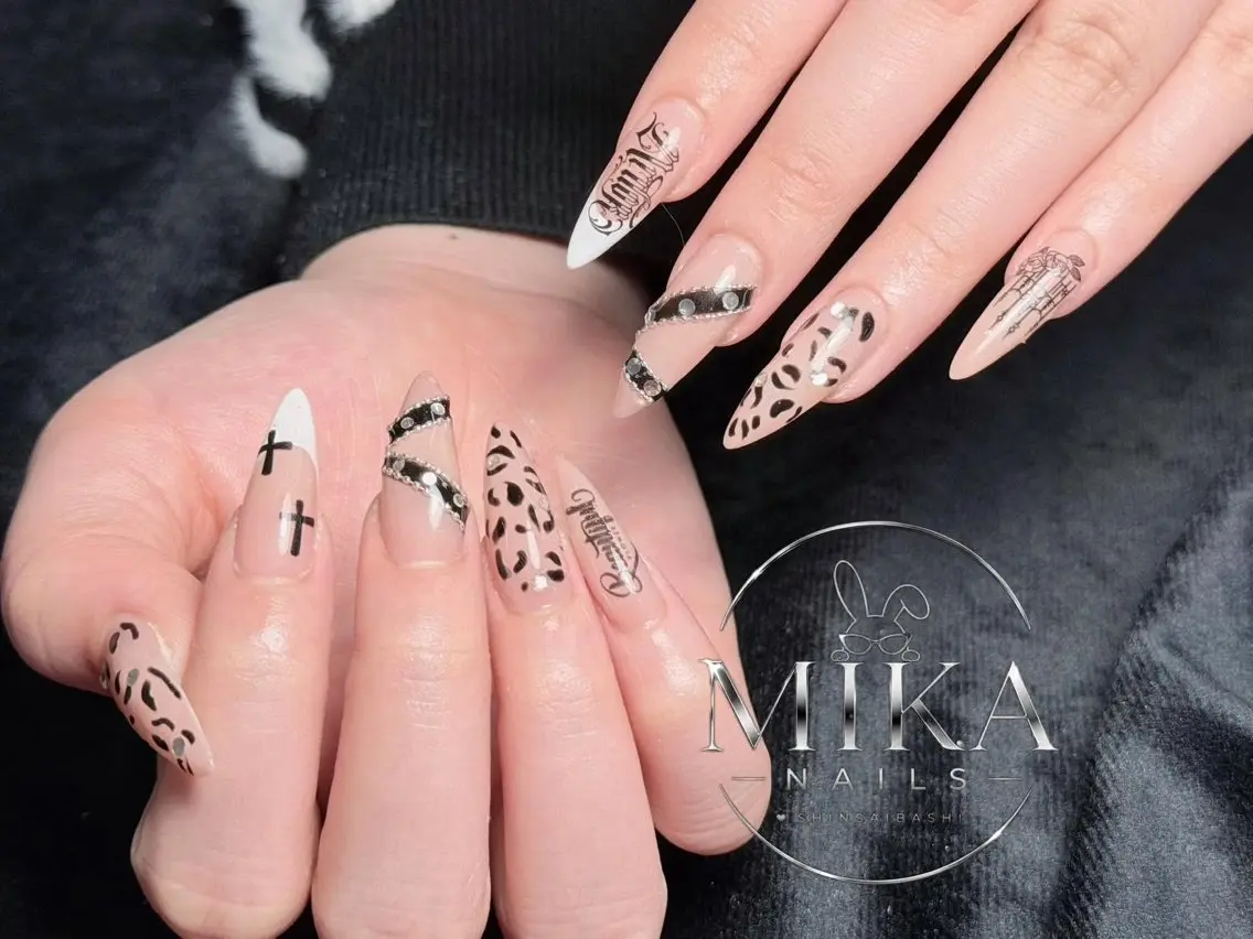 ネイル ガーリー キラキラネイル 韓国ネイル ロングネイル シンプルネイル ハンドネイル 🦊Genie🦊 Mika Nailsのネイルデザイン