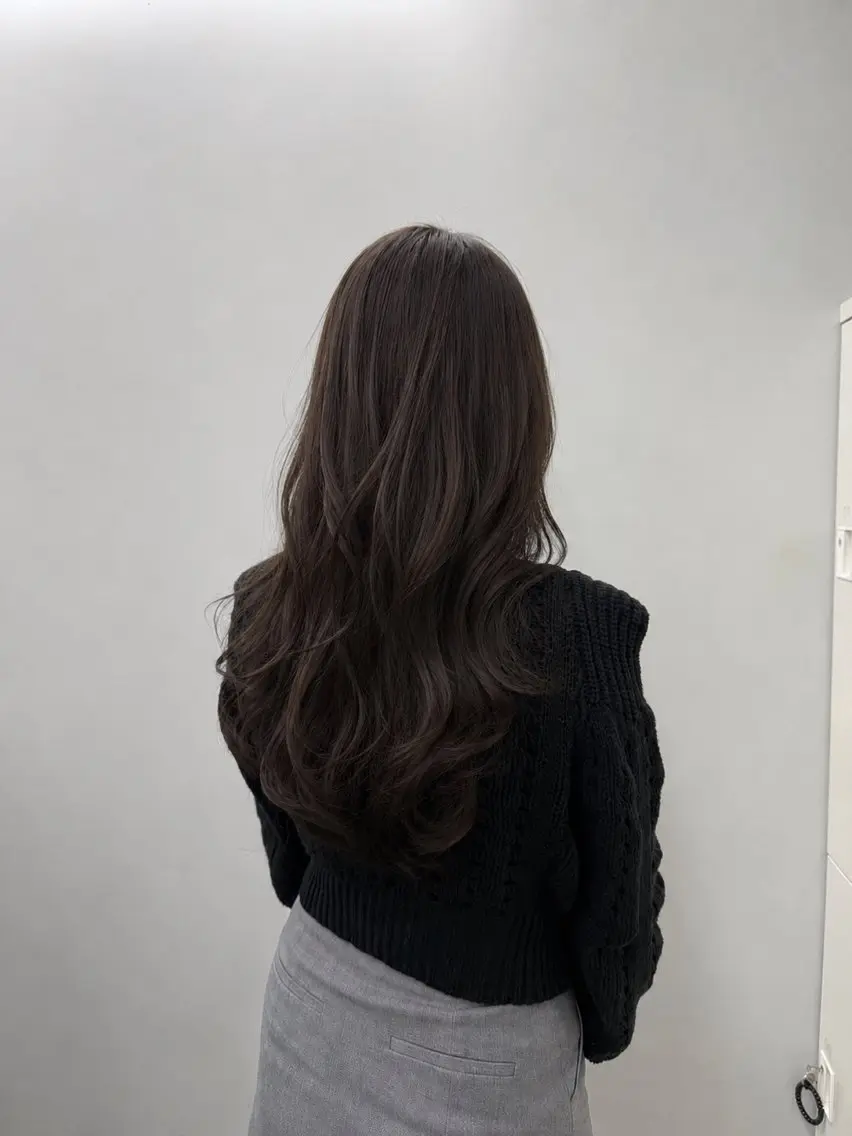 ロング カラー ブラウンカラー オリーブブラウン ヘアカラー SARINA ROCCO3rdのヘアスタイル