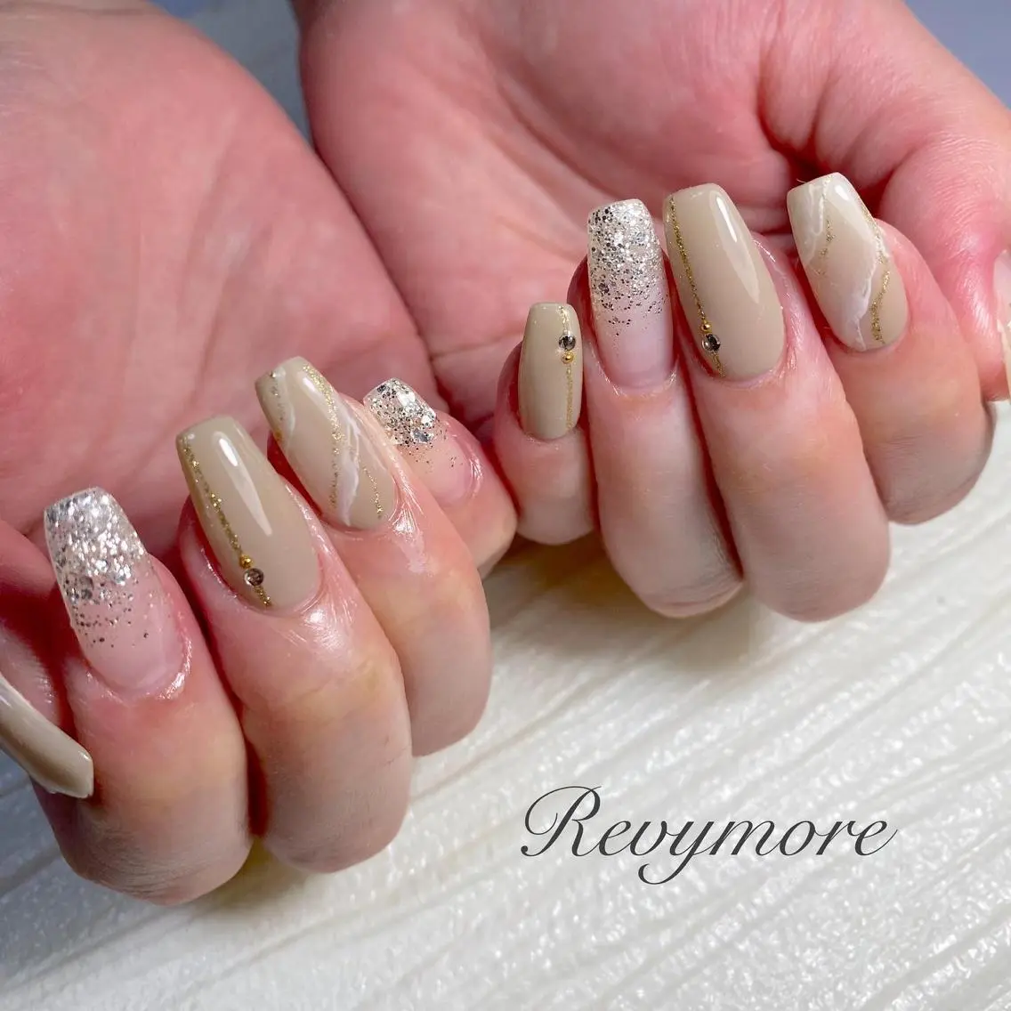 ミディアム ネイル 韓国風ヘア ジェルネイル キラキラネイル 韓国ネイル 大理石ネイル(マーブル) nail salon Revymoreのネイルデザイン