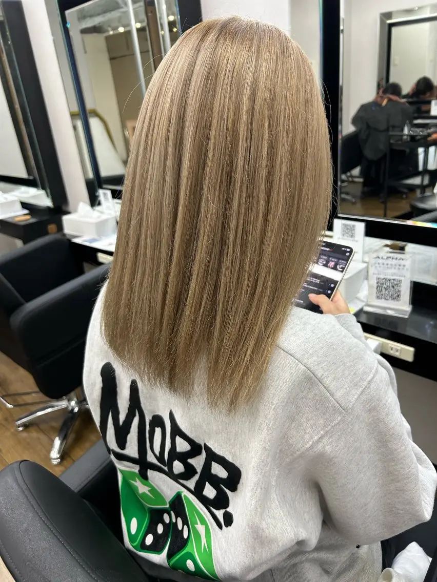 ミディアム カラー シールエクステ バレイヤージュ ベージュカラー ブリーチ ハイライトカラー ヘアカラー トリートメント レイヤー/エクステ alpha下妻のヘアスタイル