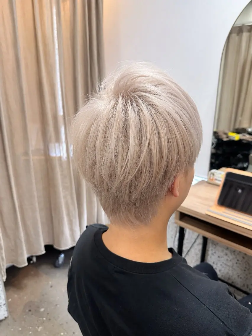 ショート ヘアカラー ❤️可愛いハイトーン ならMINATOのヘアスタイル