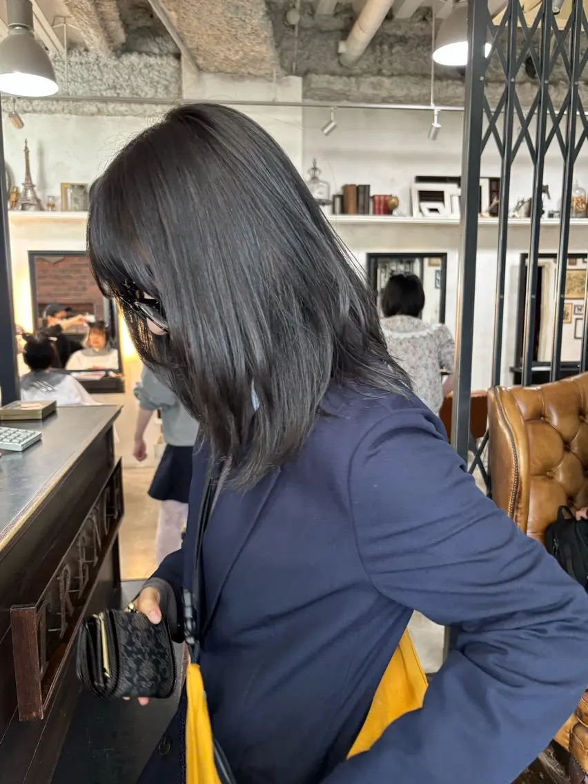 ミディアム カラー TRENCH 渡辺 琴夏のヘアスタイル