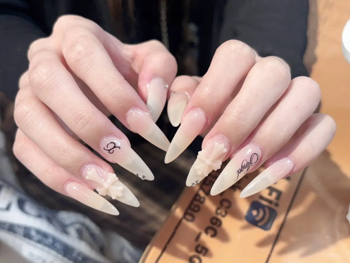 ネイル アートネイル オーロラネイル チークネイル 長さ出し フレンチネイル ハンドネイル ハンドケア Yumi Nail Seiのネイルデザイン