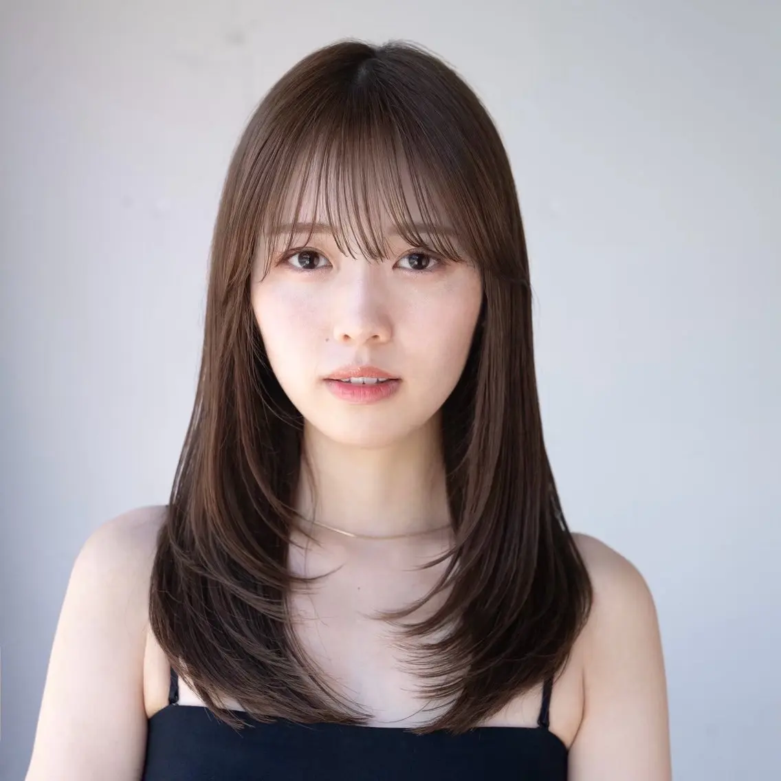 セミロング ムツキ/品のある 艶カラー/縮毛矯正のヘアスタイル