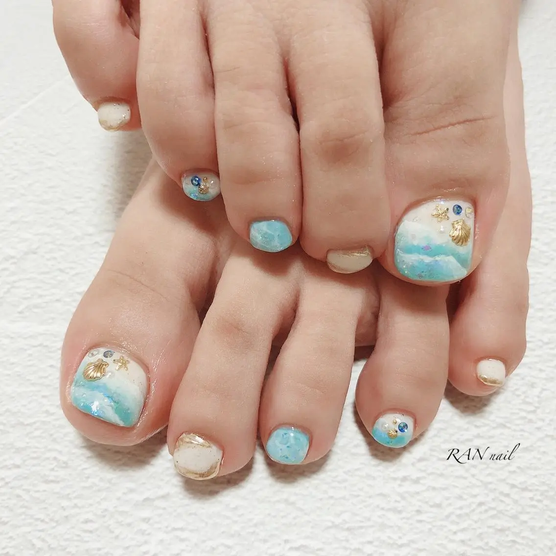 ネイル オーロラネイル フットネイル ジェルネイル 氷ネイル・うるうるネイル キラキラネイル RAN nailのネイルデザイン