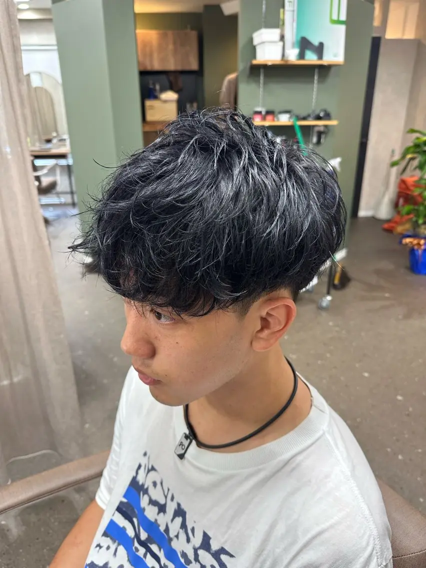 カラー メンズ 黒髪 ブルーカラー ブルーブラック TELA HAIR 副代表RIKUのヘアスタイル