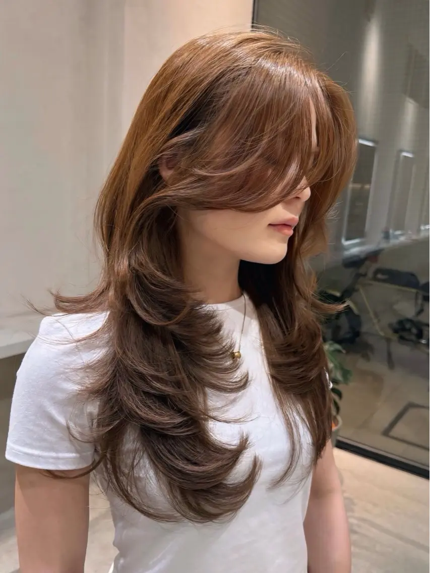 ロング カラー 岩田 紗奈のヘアスタイル