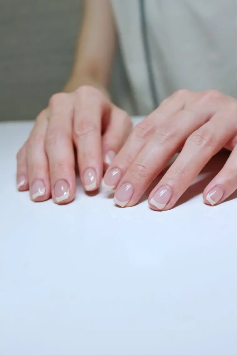 ネイル フレンチネイル オフィスネイル シンプルネイル ホワイト ハンドネイル Baku Nailsのネイルデザイン