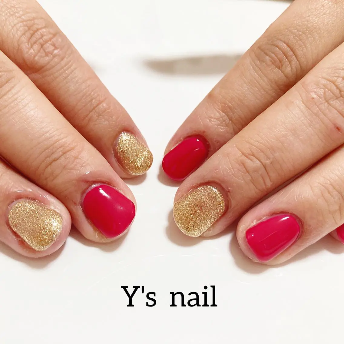 ネイル ゴールド ラメ(グリッター) ピンク 手書きが得意🖌️ Y’s  nailのネイルデザイン