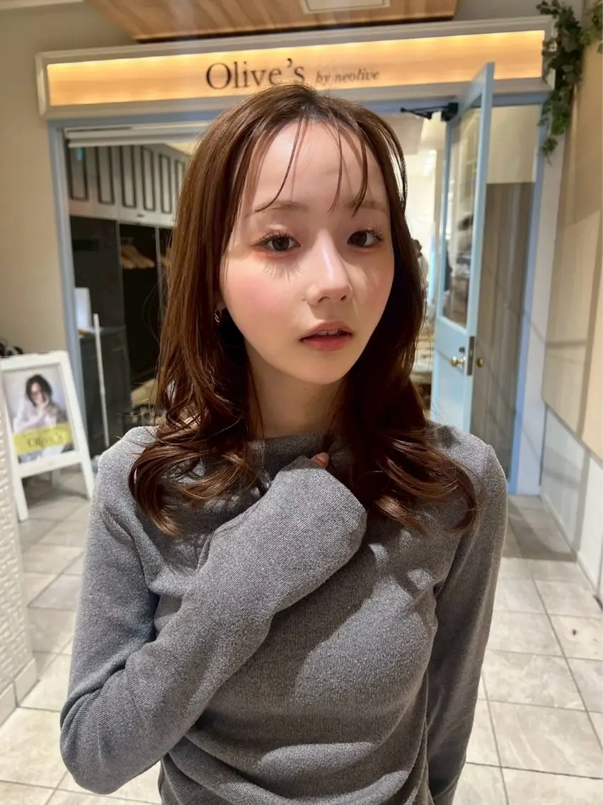 セミロング 新宿 愛香のヘアスタイル