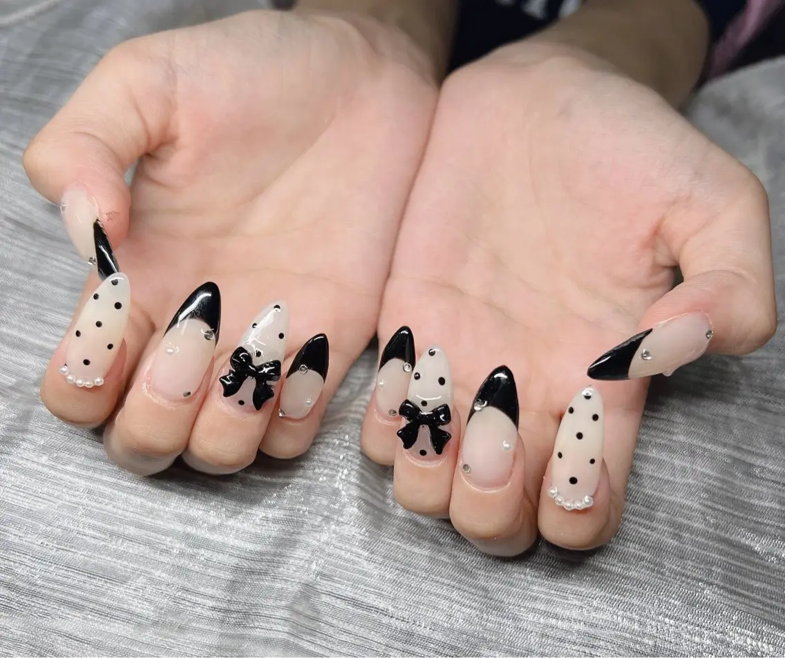 ネイル 長さ出し グラデーション 卒業式 キラキラネイル マグネットネイル ハンドネイル Lee Nailsのネイルデザイン