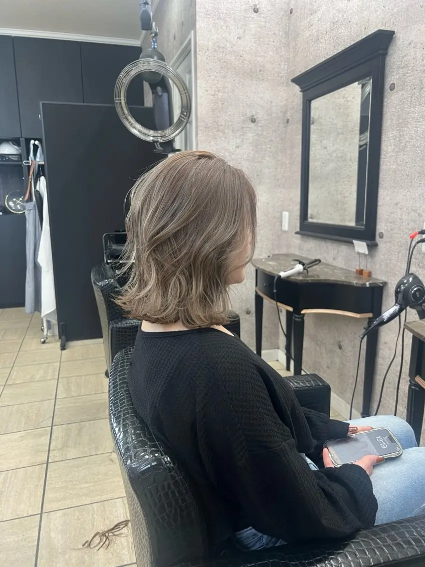 ミディアム カラー グレージュ ヘアカラー トリートメント MAYU / Raf.のヘアスタイル