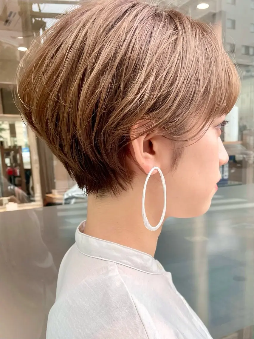 ショート カット 三鷹で1番ショート ボブをカットする新谷のヘアスタイル