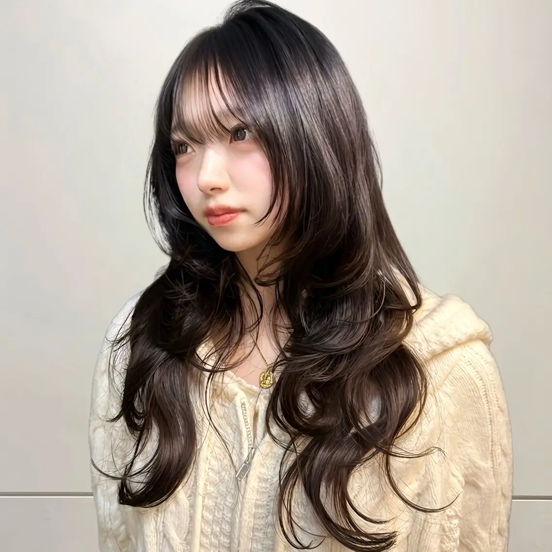ロング カット トリートメント 新宿/レイヤーカット 髪質改善/小顔見せのヘアスタイル