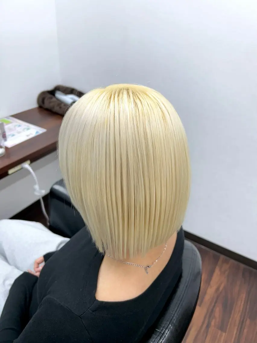 カラー ブロンド ホワイトブロンド 出河 拓のヘアスタイル