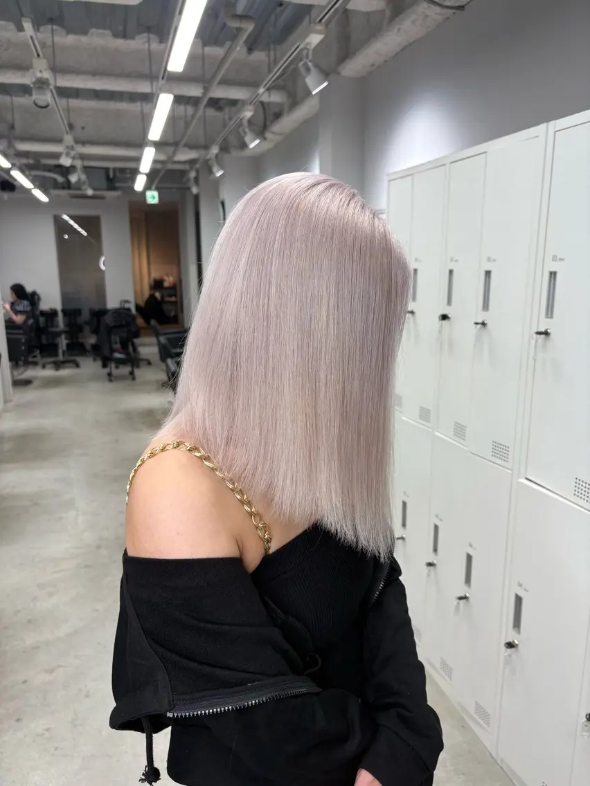 ミディアム カラー noa 寒色系カラーブリーチのヘアスタイル