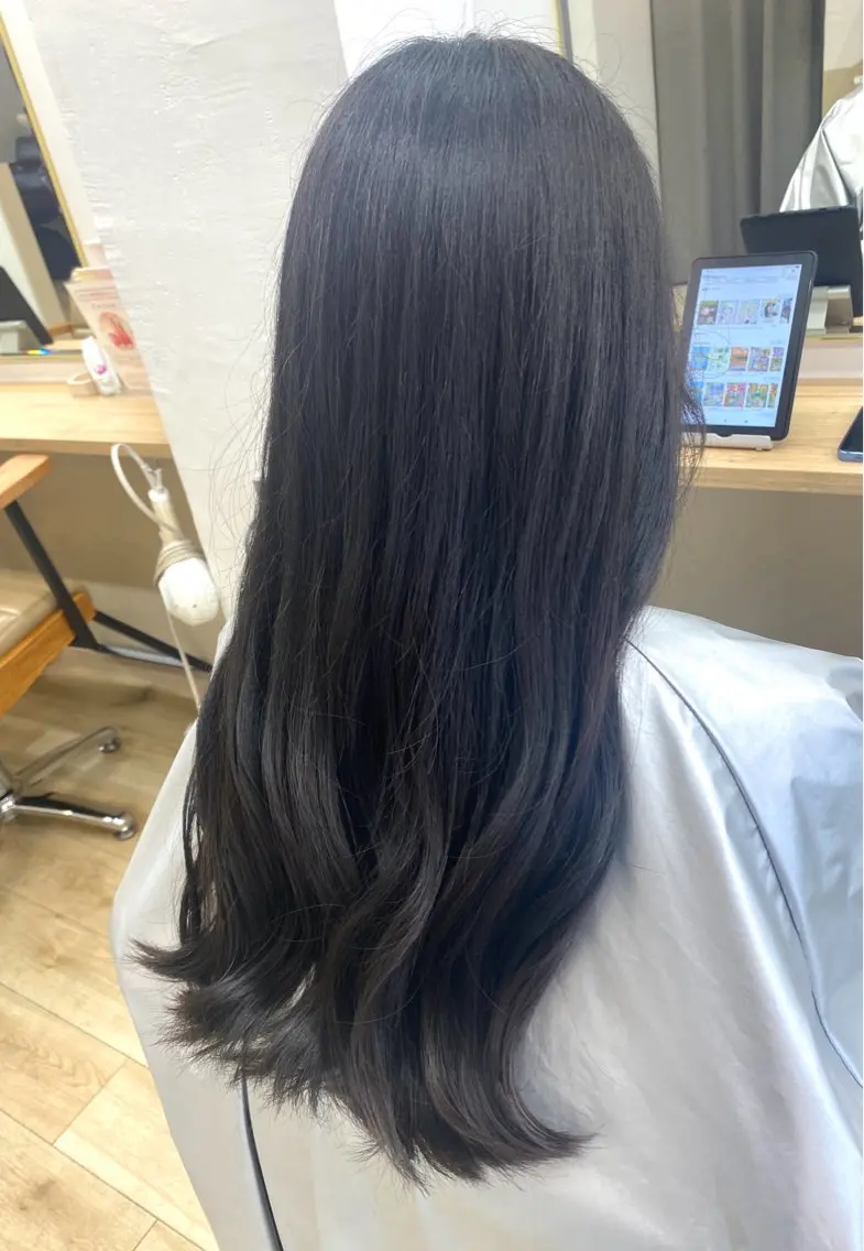 カラー 黒髪 ブルーカラー ブルーブラック a. ririのヘアスタイル