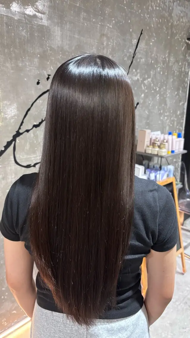 ロング 縮毛矯正 𝐇𝐈𝐑𝐀 𝐘𝐀𝐌𝐀のヘアスタイル