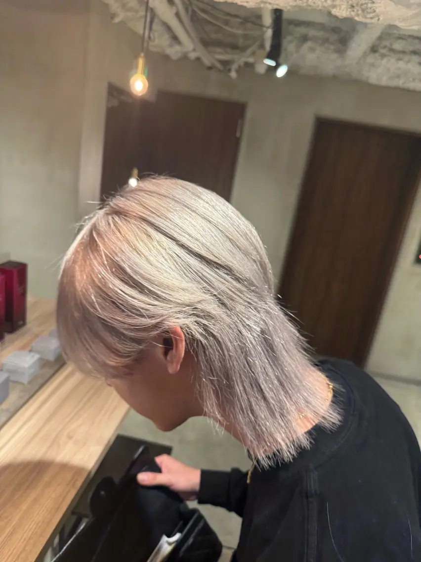 ミディアム カラー メンズ メンズウルフカット くびれヘア ウルフカット 艶感/レイヤーカット 🌐Taketoのヘアスタイル