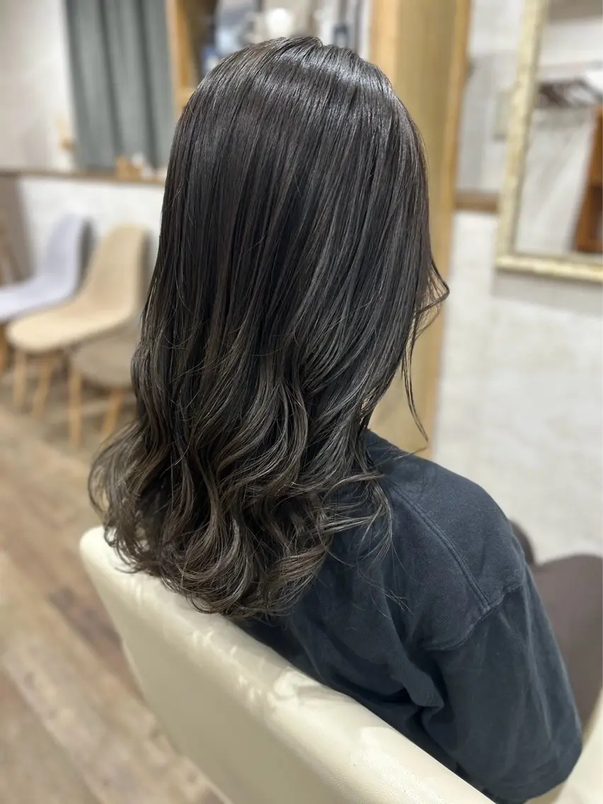 ロング カラー ヘアカラー トリートメント 吉田 萌花のヘアスタイル