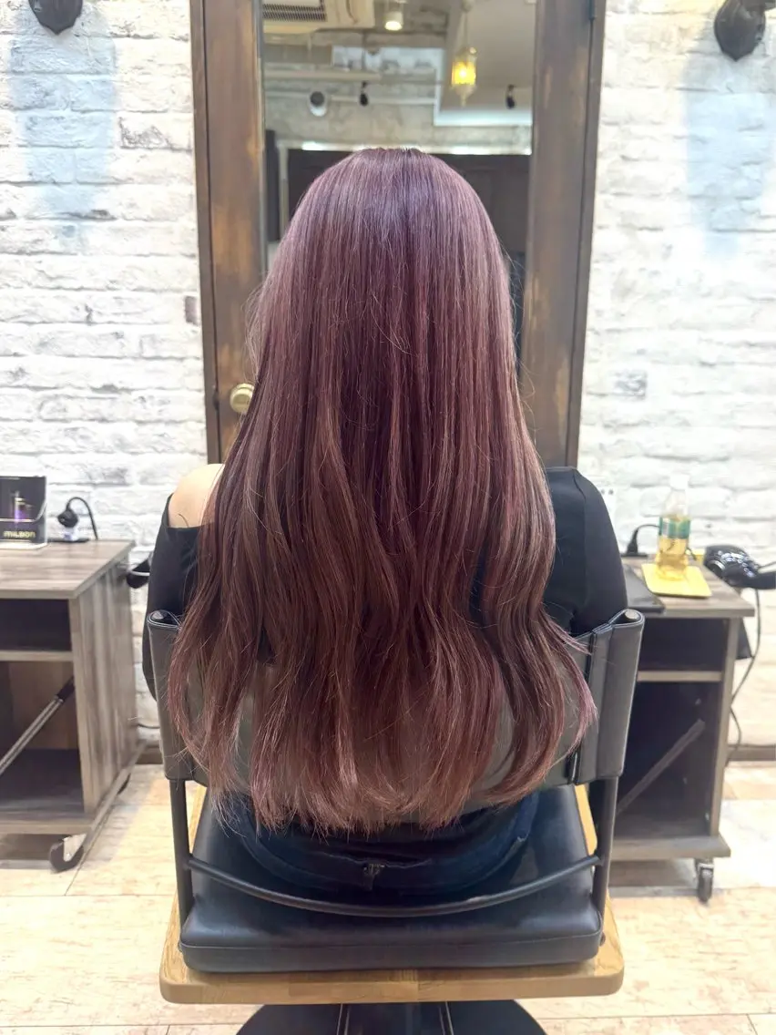 ロング カラー 西出 茉燦のヘアスタイル