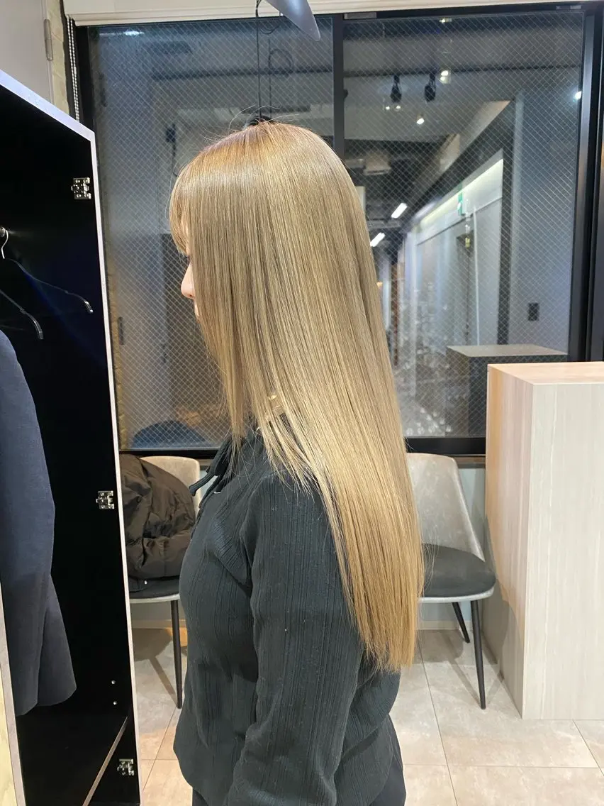 カラー カット ヘアカラー トリートメント 縮毛矯正×ブリーチ 西 太志のヘアスタイル