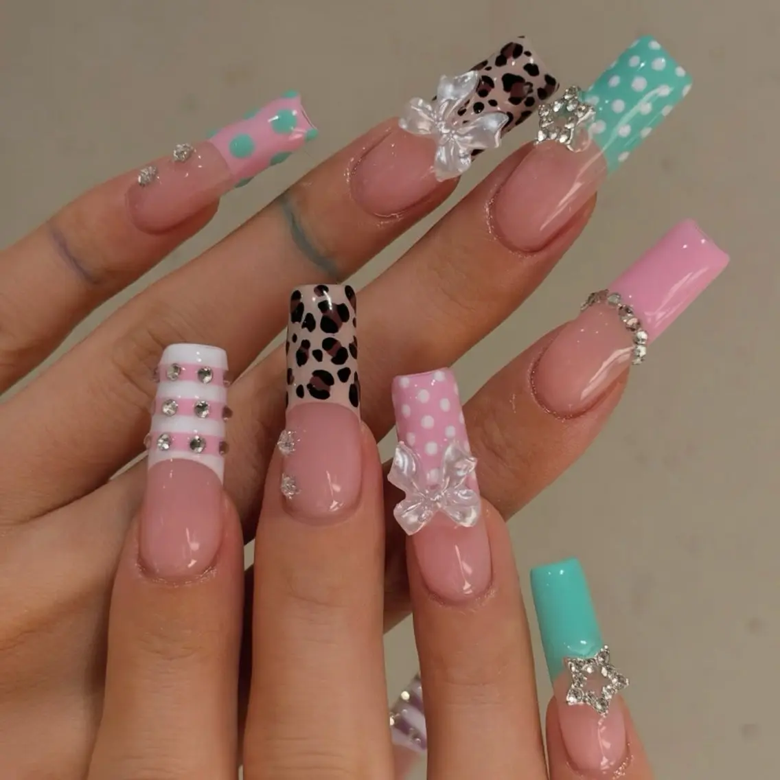 ネイル チークネイル ドット フットネイル フレンチネイル グラデーション Nihonthy Nail 新宿のネイルデザイン