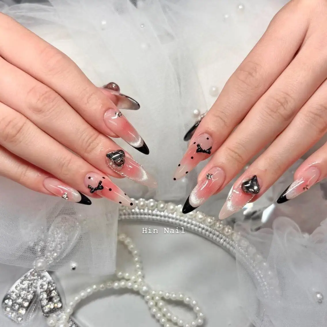 ネイル チークネイル ドット フットネイル フレンチネイル グラデーション ハンドネイル Hin Nailのネイルデザイン