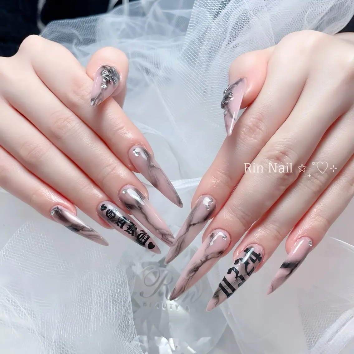 ネイル アートネイル チークネイル ジェルネイル ロングネイル マグネットネイル ハンドネイル Rin Nail 新大久保店のネイルデザイン