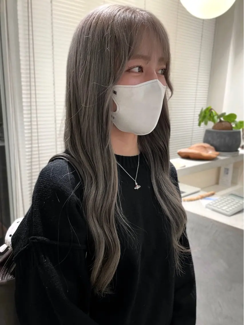ロング カラー ヘアカラー 林 千聖のヘアスタイル