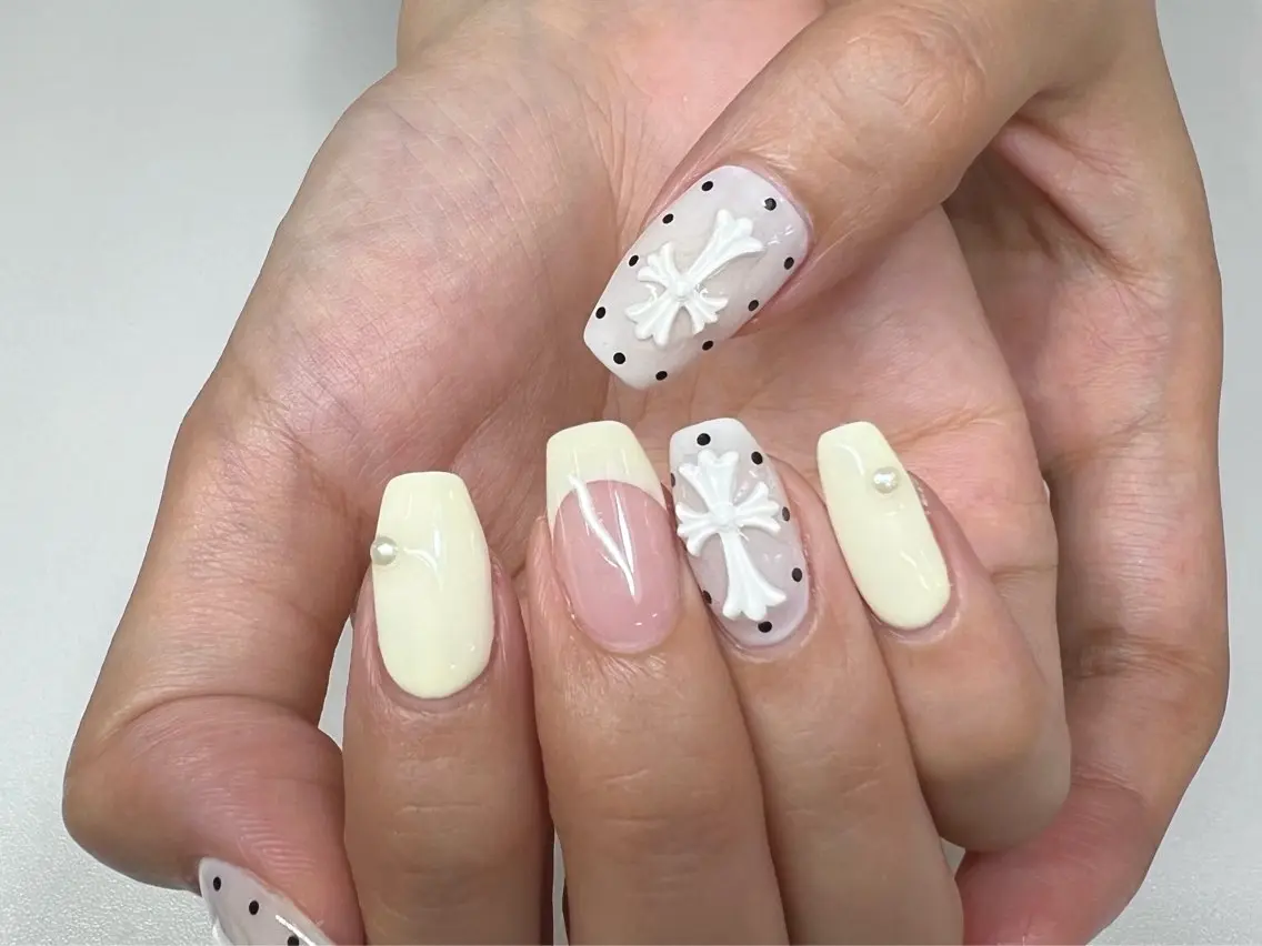 ネイル ドット 黄色 ハンドネイル Chipi Neneのネイルデザイン