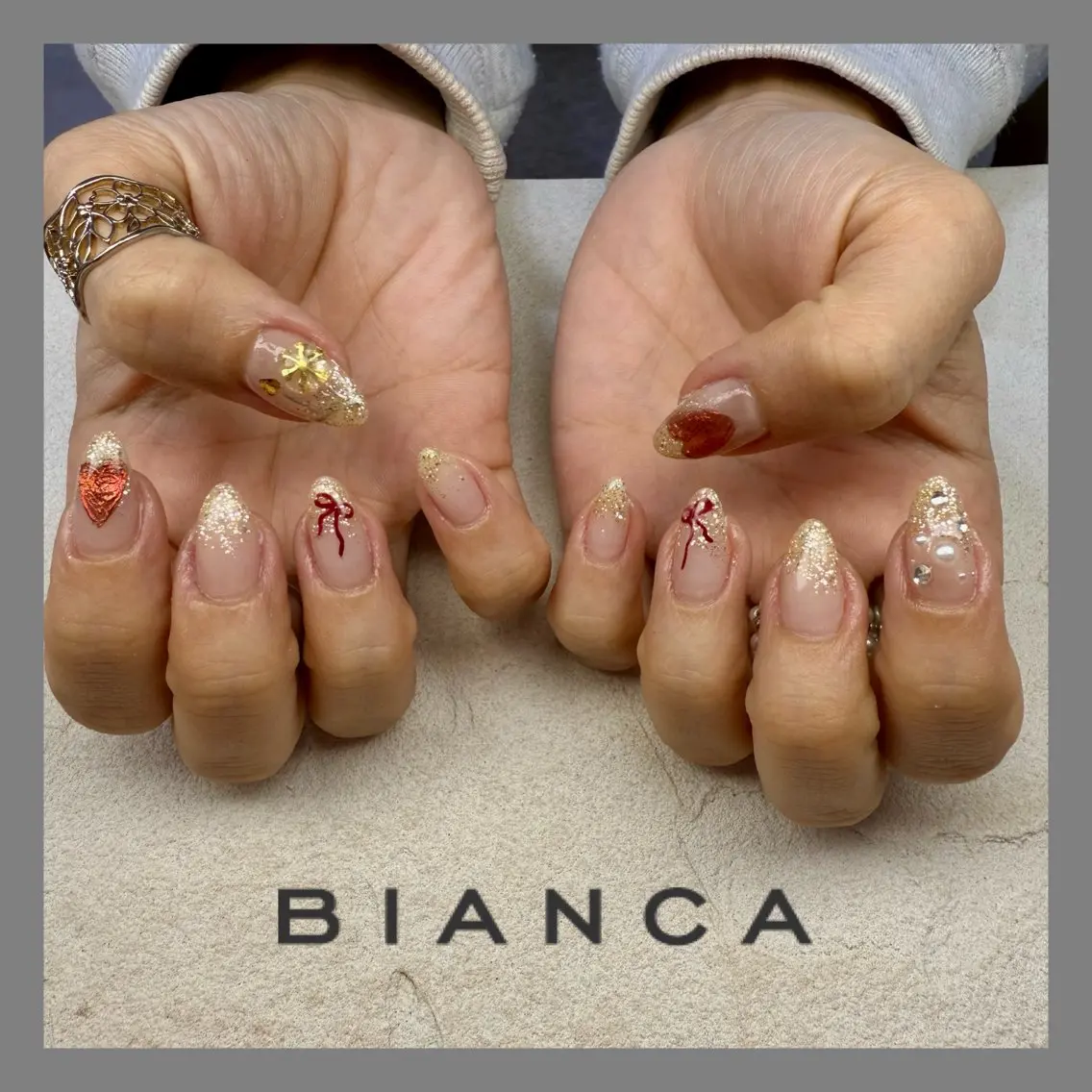 ネイル キラキラネイル ぷっくりネイル 冬ネイル クリスマス ハンドネイル Bianca TORII🌞のネイルデザイン
