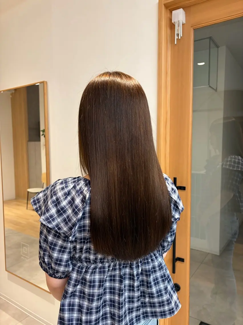 セミロング カラー 相澤 乙羽のヘアスタイル