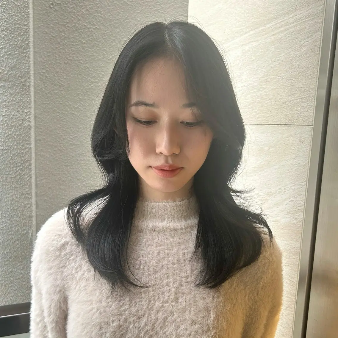 セミロング カラー カット ヘアカラー レイヤー🎀透明感 カラー|ワンホンのヘアスタイル