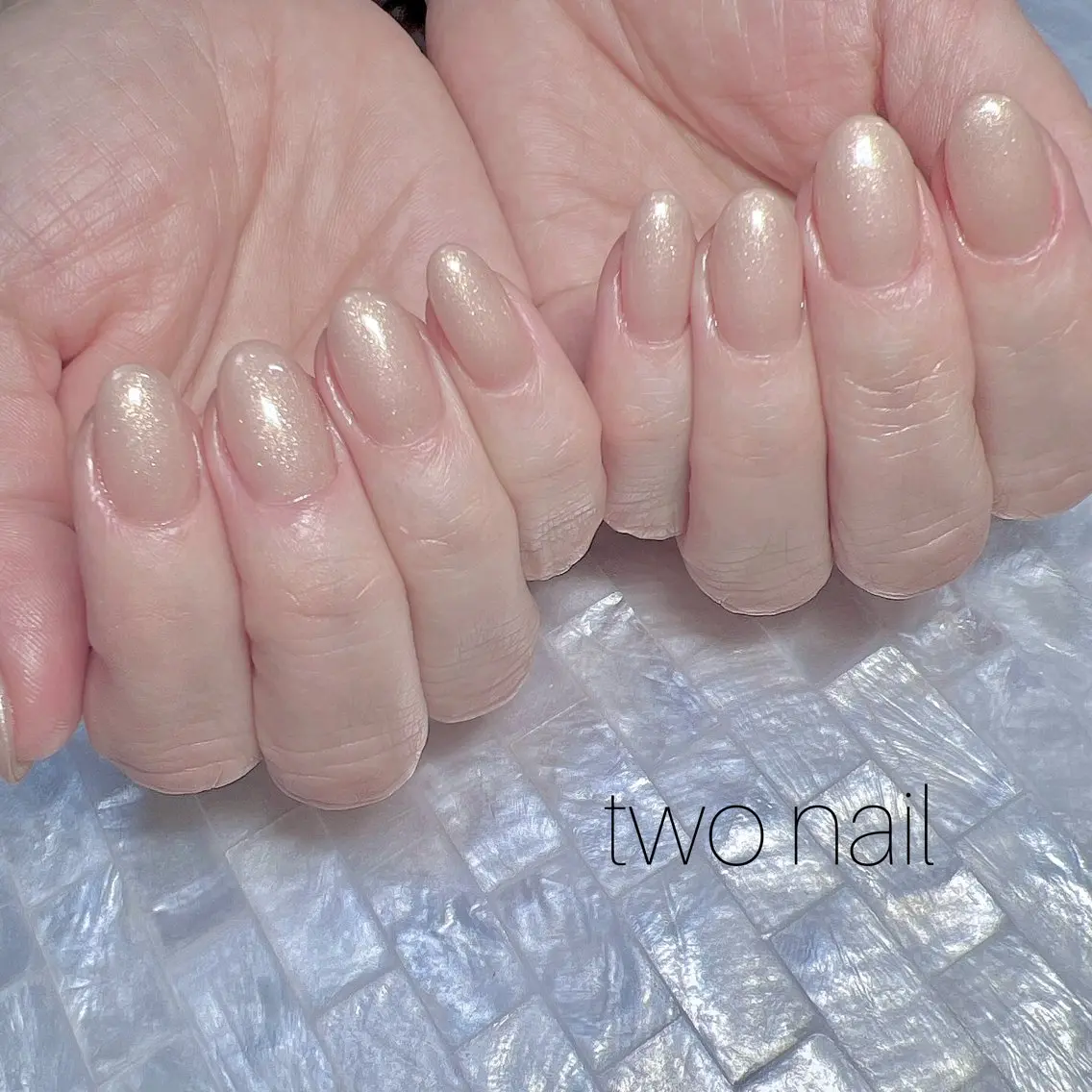 ネイル キラキラネイル ネイルチップ ホワイト ハンドネイル two nailのネイルデザイン