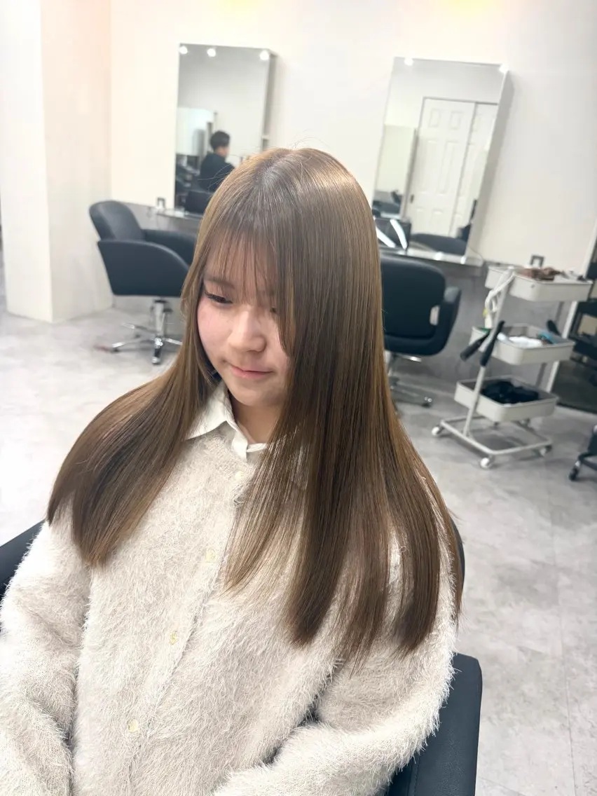 セミロング カット 縮毛矯正 トリートメント 🫧とぅるん艶髪🫧 透明感カラー×猿渡のヘアスタイル