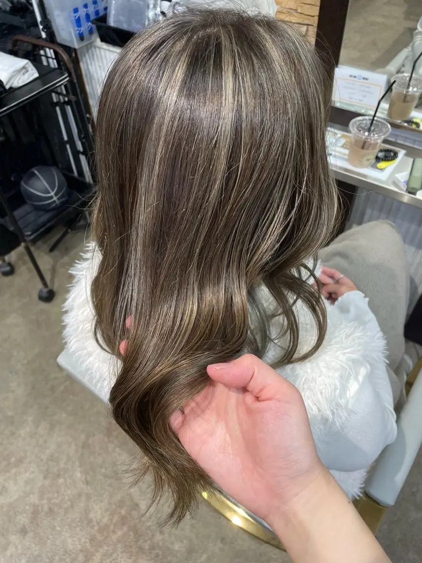 🎀筋感ハイライト🎀トリートメント付の写真