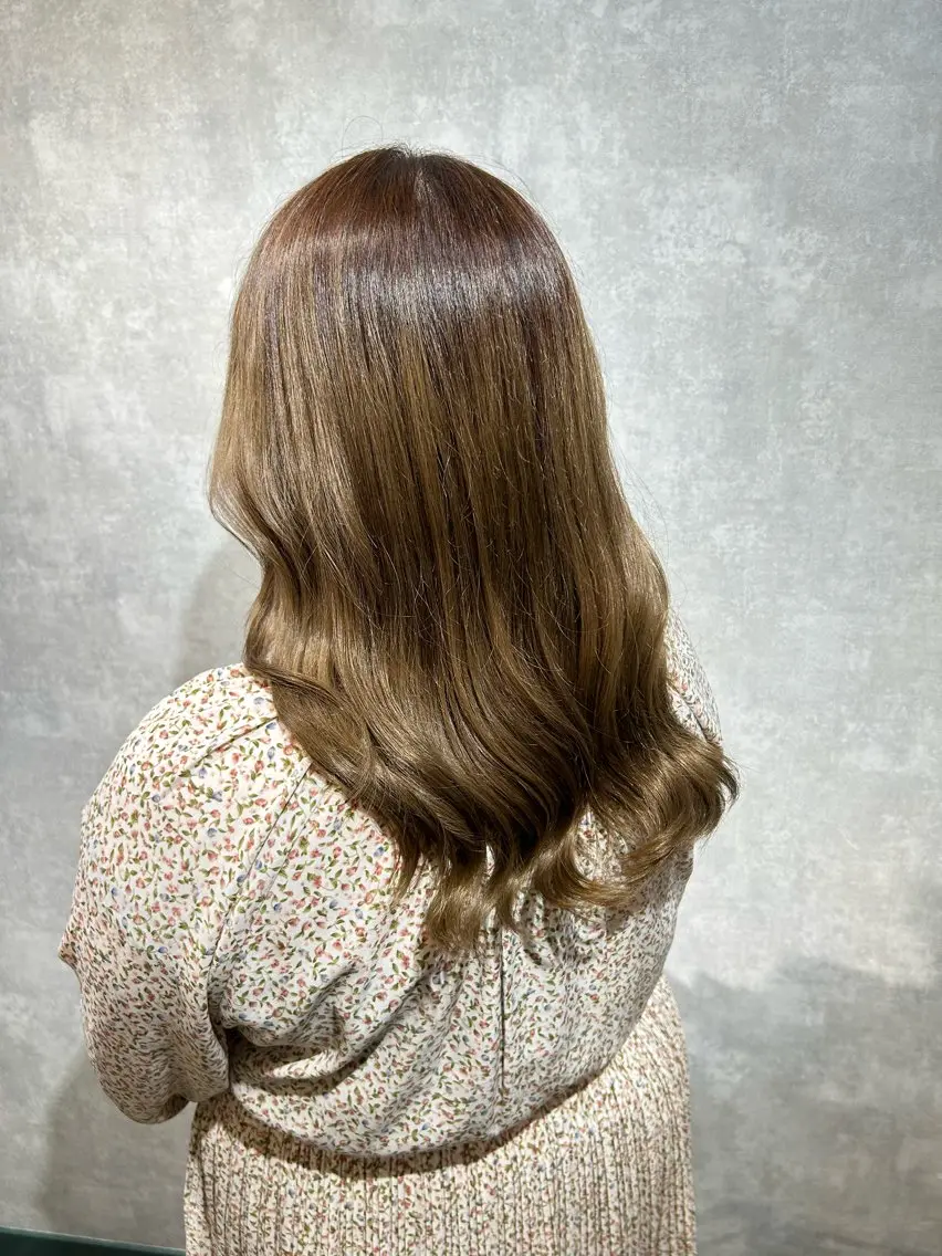 セミロング カラー 𝐒𝐇𝐔𝐑𝐈 🦋艶カラー🦋のヘアスタイル