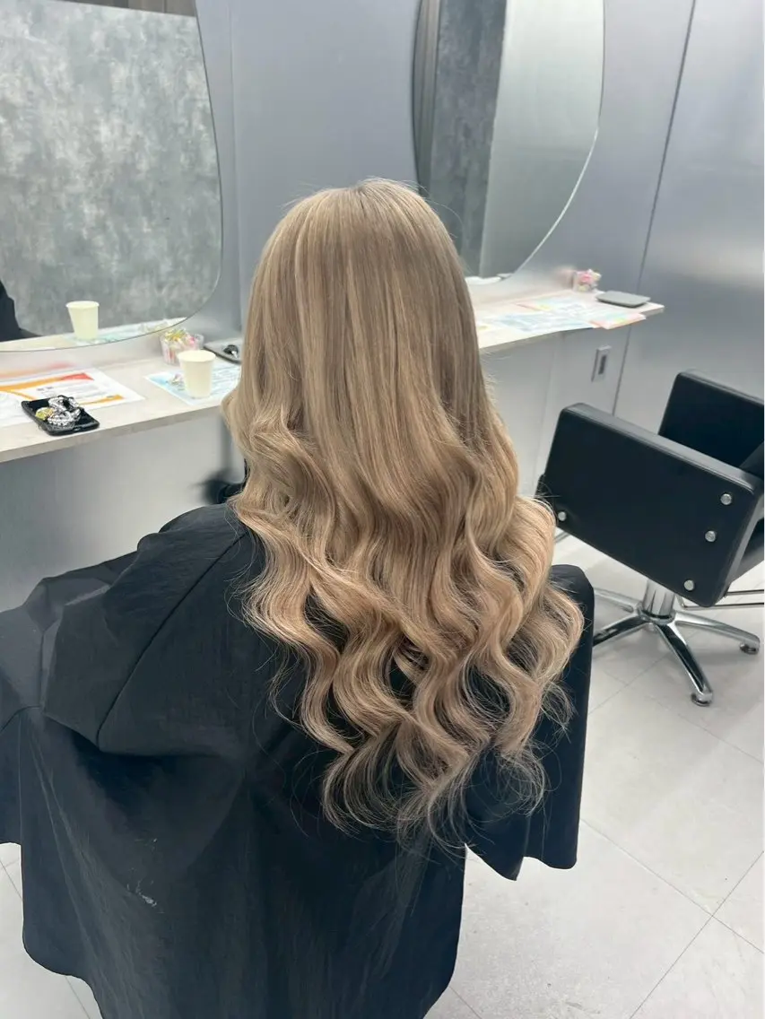 ロング カラー ヘアアレンジ 🌈推し活ハイトーン 🩵荒川結星のヘアスタイル